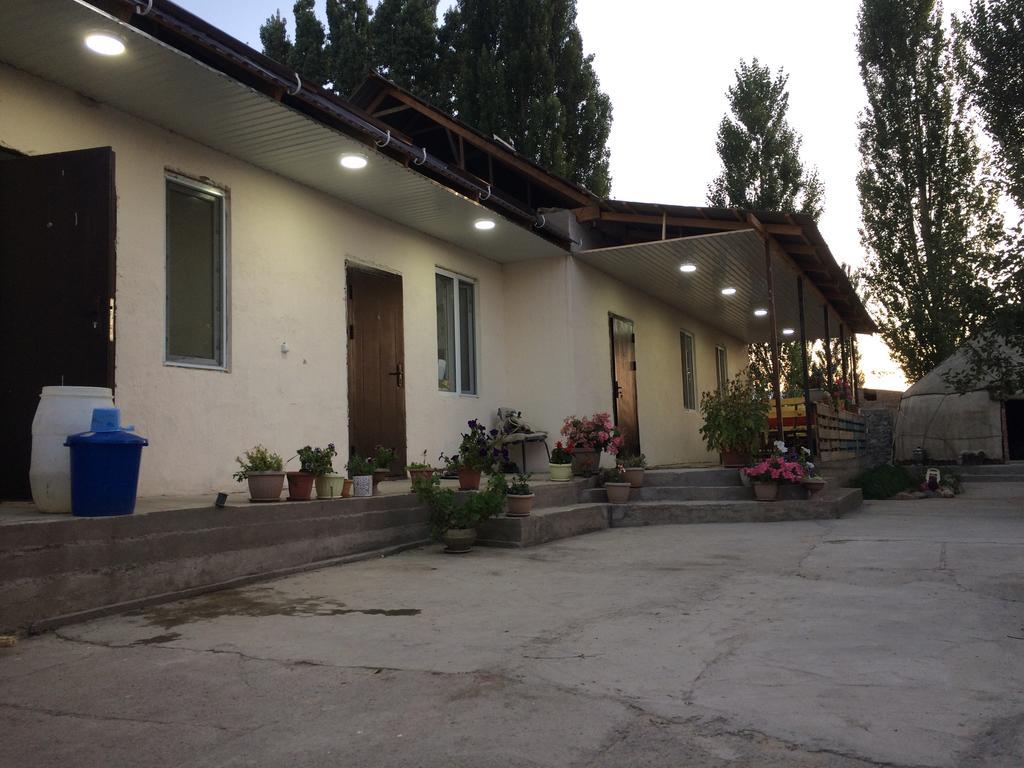 Guest House Mira Kochkorka Exterior foto