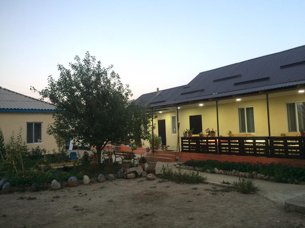 Guest House Mira Kochkorka Exterior foto